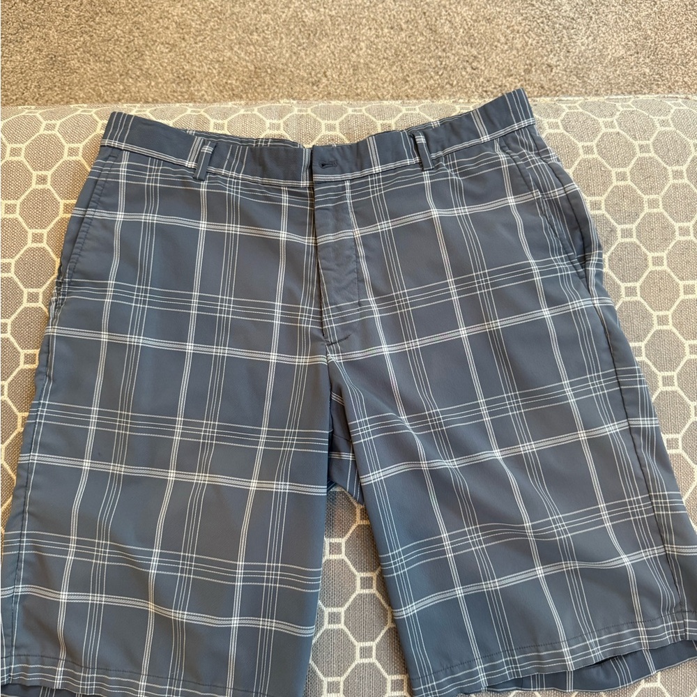 Slazenger Men's Gray Plaid Flat-Front Golf Shorts